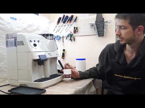 So reinigen Sie eine Kaffeemaschine von Kalk und Plaque