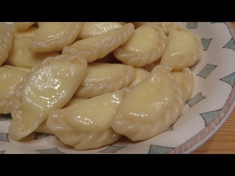 Jak vařit těsto na knedlíky s bramborami a tvarohem