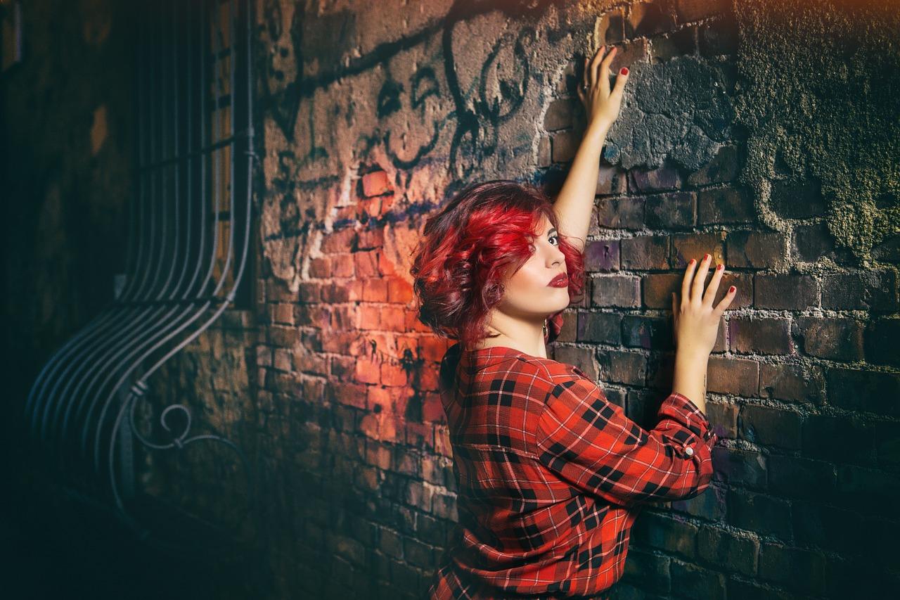 Taglio di capelli alla moda per capelli corti