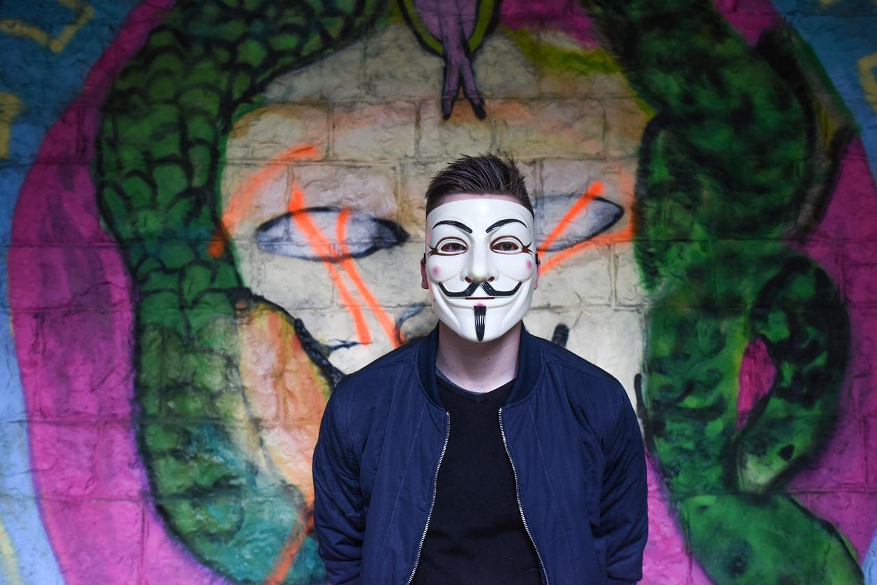 Anonymní maskovaný hacker