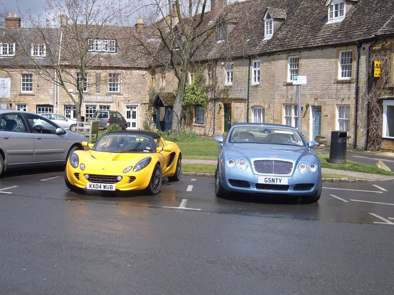 Foto auto sportive Bentley e Ferarry