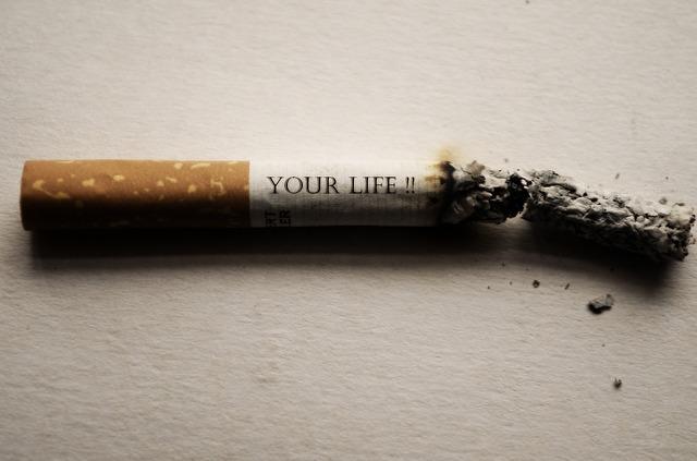 Iscrizione La tua vita su una sigaretta