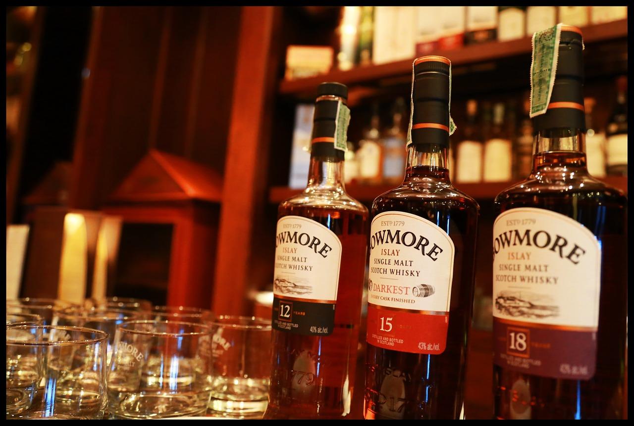Fotografie high-end whisky lahví