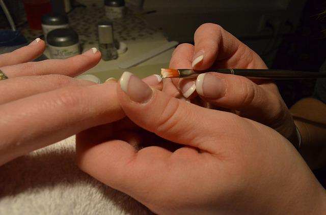 Esecuzione di una manicure