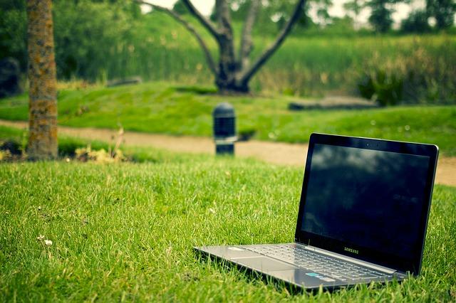 Samsung Laptop im Freien
