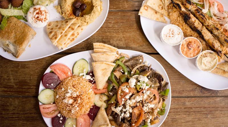 Cizrna Falafel s olivami, rýží, zeleninovým salátem a pita