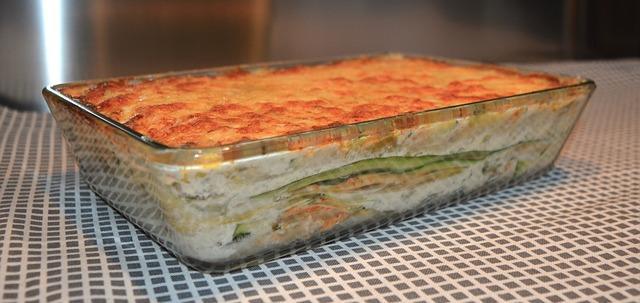 Připraveno k pečení lasagne s mletým masem