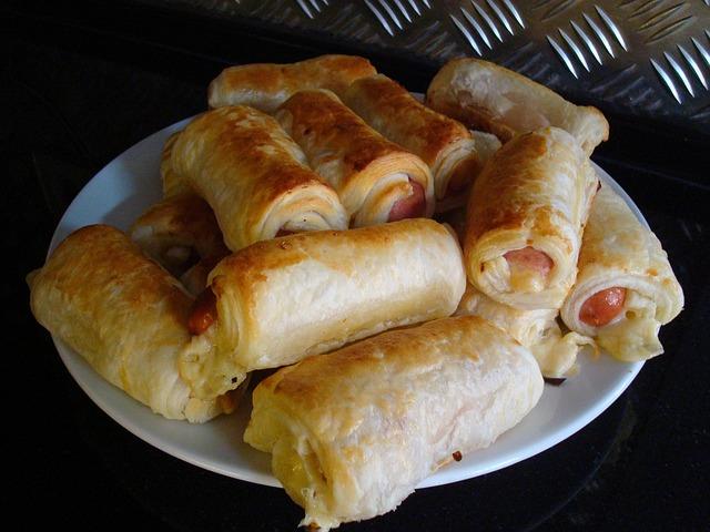 Köstliche Hefewürste im Gebäck