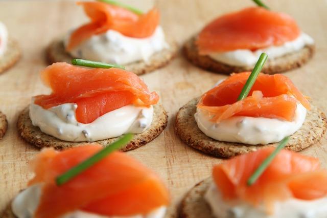 Aperitivo al salmone rosa salato chiaro