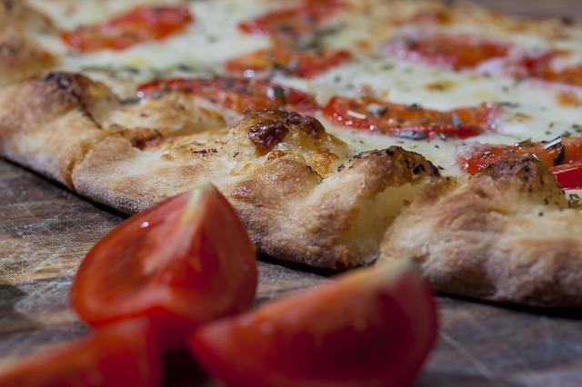 Klasická kvasnicová pizza fotka