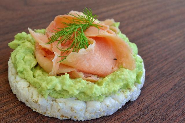 Salmone rosa salato con salsa di senape