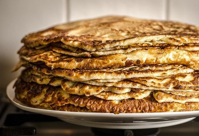 Stoh palačinek na zakysané smetaně