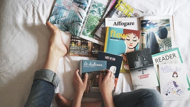 Foto di una ragazza sul letto